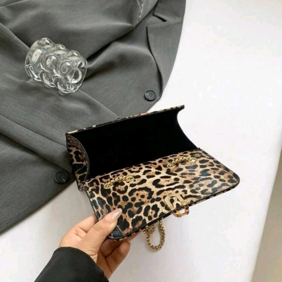 Leopard Print Shoulder Bag with Gold Chain – Elegant Evening‎ & Casual Purse - Picture 7 of 7
